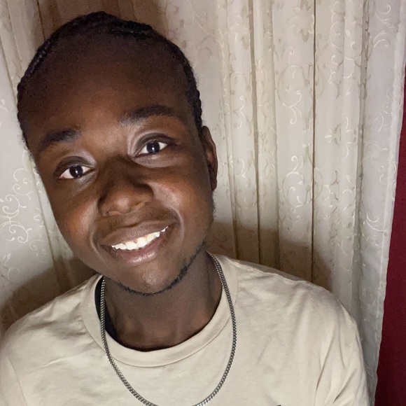 Meet your Posher, Leshaun - Picture 3 of 6